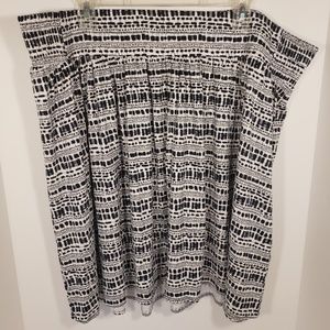 Lane Bryant NWT B&W Patterned Skirt 3X 22/24